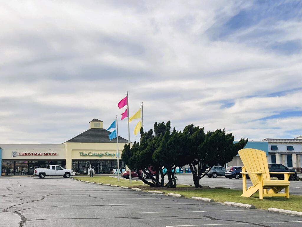 Outer Banks Mall Christmas Mouse and Flags